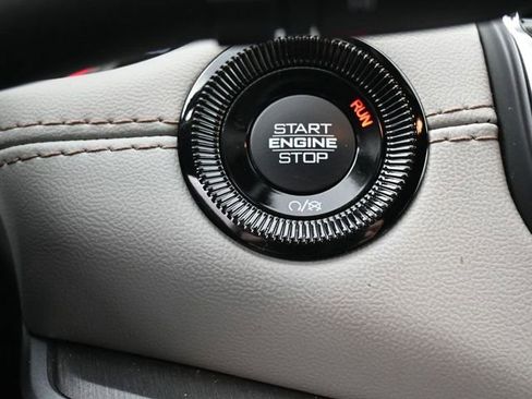 Used 2025 Jeep Compass Limited image 30