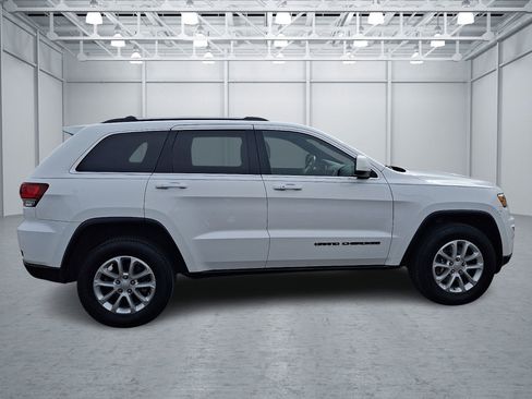 Used 2021 Jeep Grand Cherokee Laredo image 6
