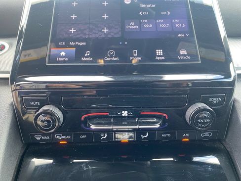 Used 2024 Jeep Grand Cherokee L Laredo RWD image 24