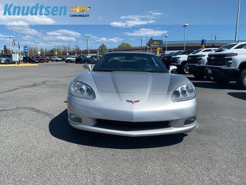 Used 2005 Chevrolet Corvette Coupe w/ Preferred Equipment Group RWD image 2