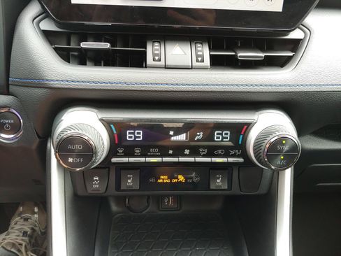 Used 2024 Toyota RAV4 XSE AWD/4WD image 21