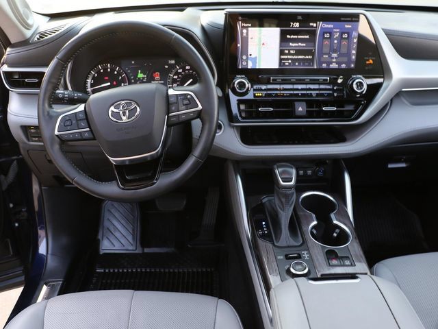 Used 2021 Toyota Highlander Platinum AWD/4WD image 18