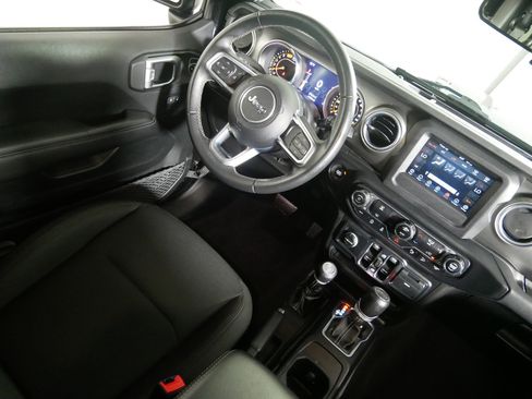 Used 2019 Jeep Wrangler Unlimited Sahara w/ Safety Group AWD/4WD image 9