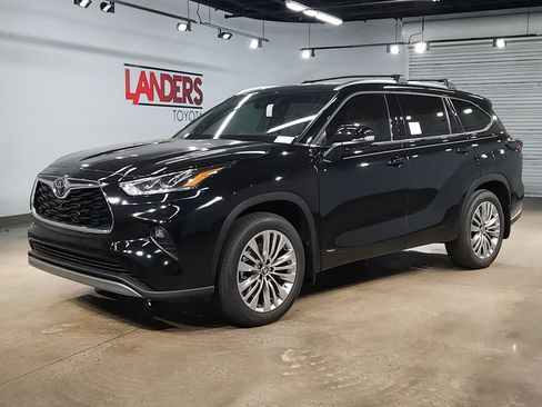 New 2026 Toyota Highlander Platinum AWD/4WD image 3