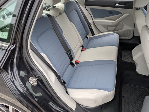 Used 2025 Volkswagen Jetta SE w/ Sunroof Package FWD image 19