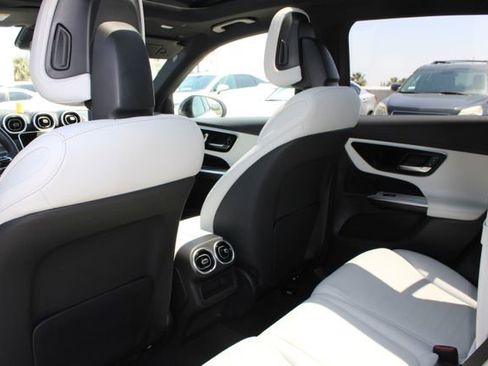 Used 2025 Mercedes-Benz GLC 300 image 9