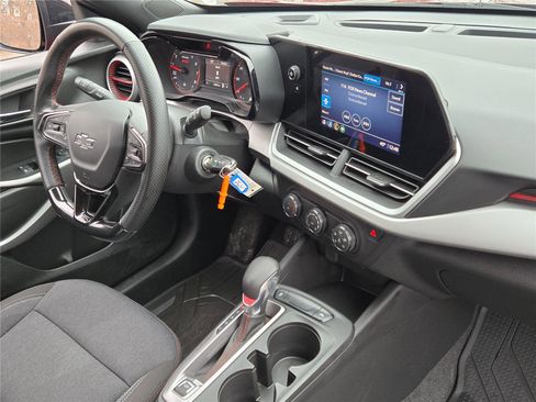 Used 2024 Chevrolet Trax RS w/ Driver Confidence Package image 5