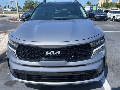 Certified 2022 Kia Sorento S w/ Panoramic Sunroof Package image 2
