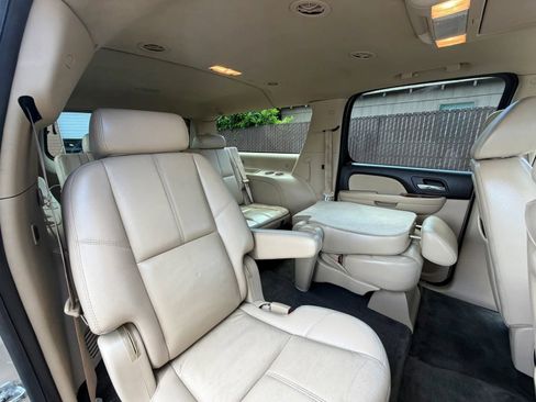 Used 2007 Chevrolet Suburban LTZ w/ LTZ Preferred Equipment Group AWD/4WD image 26