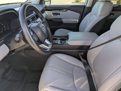 Used 2025 Honda Pilot Touring image 25