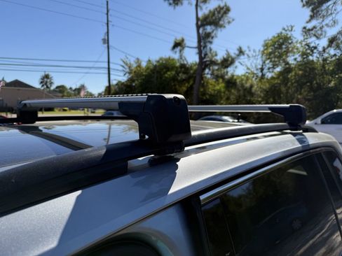 Used 2021 Volkswagen Tiguan SE w/ Panoramic Sunroof Package image 9