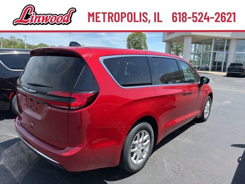 New 2026 Chrysler Pacifica Select FWD image 5