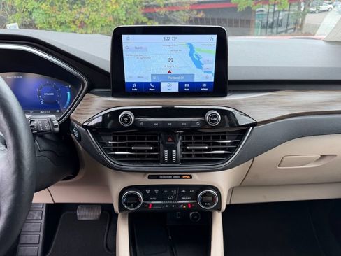 Used 2020 Ford Escape Titanium AWD/4WD image 25