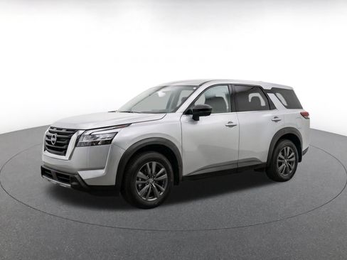 Used 2025 Nissan Pathfinder SV FWD image 3