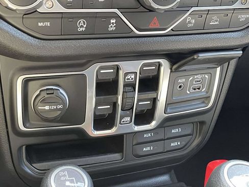 Used 2024 Jeep Gladiator Sport AWD/4WD image 37