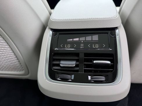 Used 2016 Volvo XC90 T6 Momentum w/ Momentum Plus Package AWD/4WD image 38