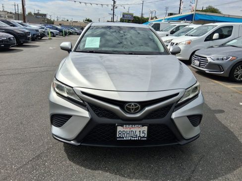 Used 2020 Toyota Camry SE FWD image 2