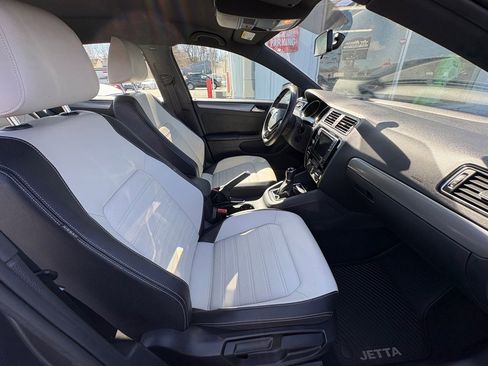 Used 2016 Volkswagen Jetta Sport image 17