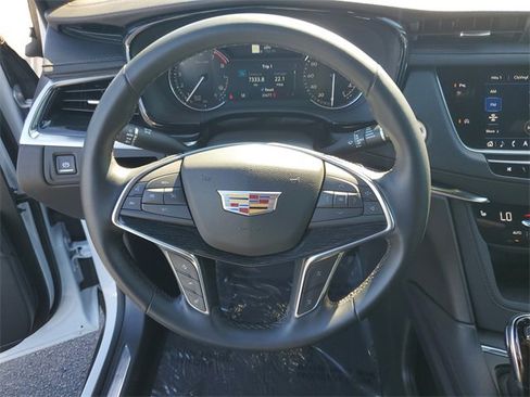 Used 2025 Cadillac XT5 Premium Luxury image 16