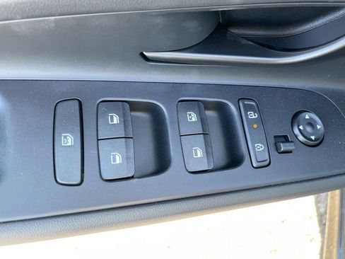 Used 2025 Hyundai Elantra SEL image 39