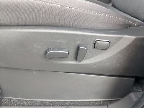 Used 2025 Nissan Frontier SV w/ SV Convenience Package image 13