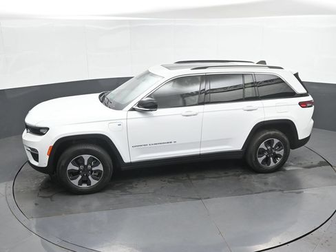 Used 2022 Jeep Grand Cherokee Limited 4xe w/ Luxury Tech Group II AWD/4WD image 36