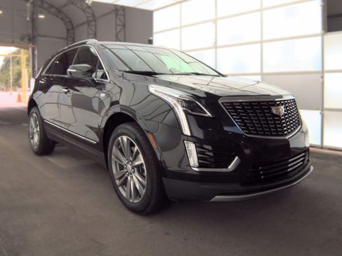 Used 2025 Cadillac XT5 Premium Luxury FWD image 2