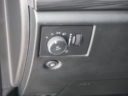 Used 2022 Jeep Grand Cherokee Laredo X image 13