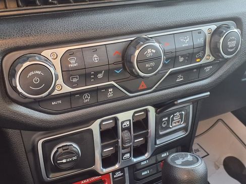 Used 2025 Jeep Wrangler Willys image 14