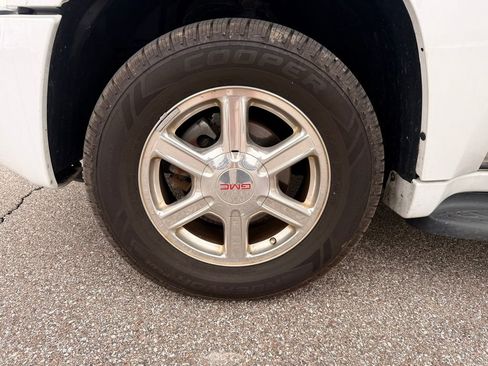 Used 2009 GMC Envoy SLE RWD image 18