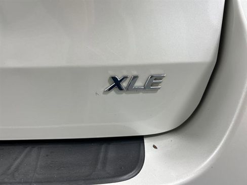 Used 2015 Toyota Sienna XLE image 9
