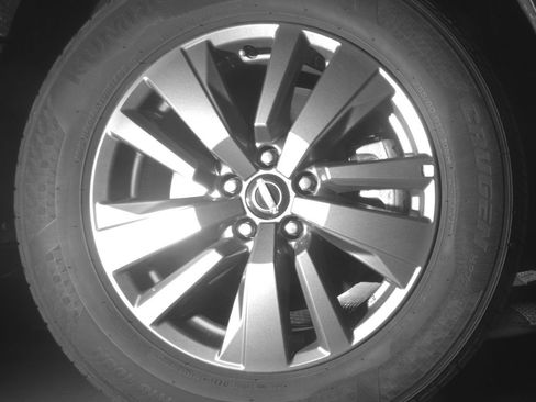 Used 2025 Nissan Pathfinder SV image 13