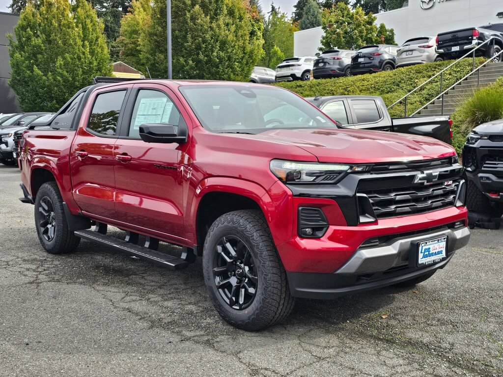 New 2026 Chevrolet Colorado Z71 w/ Midnight Edition AWD/4WD image 3