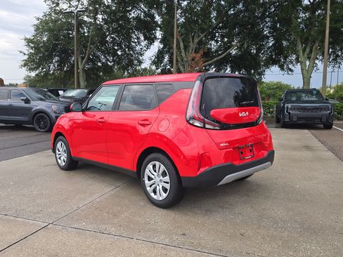 Used 2025 Kia Soul LX FWD image 6