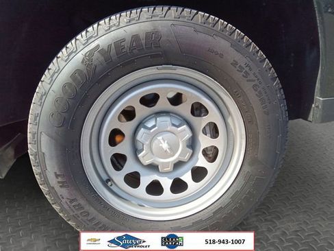 Used 2024 Chevrolet Colorado W/T RWD image 9