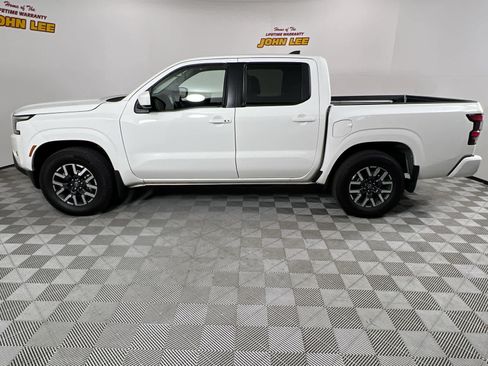 Used 2024 Nissan Frontier SL w/ Technology Package RWD image 2