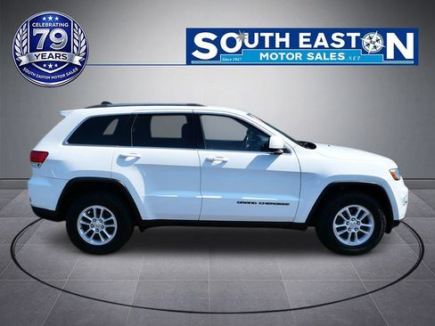 Used 2018 Jeep Grand Cherokee Laredo AWD/4WD image 8
