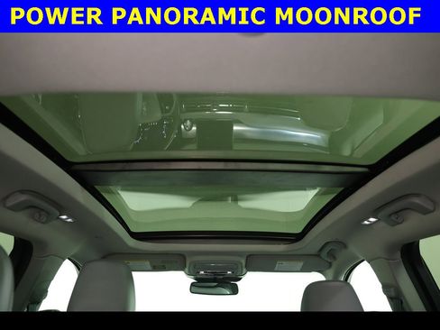 Used 2021 Lincoln Corsair AWD w/ Premium Package image 3