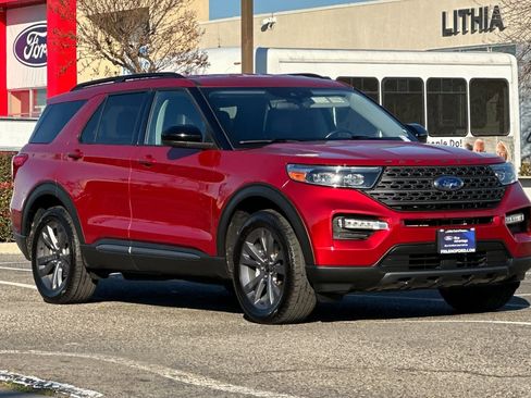 Certified 2022 Ford Explorer XLT w/ Equipment Group 202A image 10