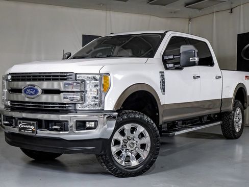 Used 2017 Ford F250 Lariat w/ Chrome Package image 4