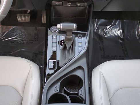 Used 2025 Kia Niro EX FWD image 19
