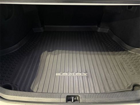 Used 2025 Toyota Camry SE image 16
