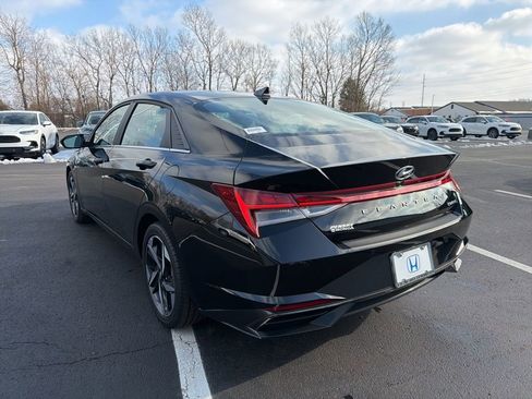 Used 2023 Hyundai Elantra Limited image 3