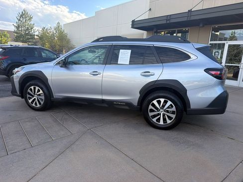 Used 2023 Subaru Outback Premium AWD/4WD image 9