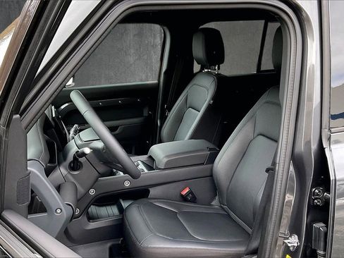 Used 2025 Land Rover Defender 110 S image 21