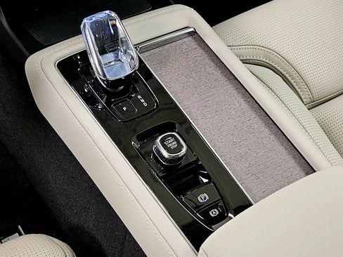 New 2026 Volvo XC90 T8 Ultra w/ Protection Package Premier AWD/4WD image 47