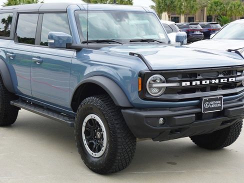 Used 2024 Ford Bronco Outer Banks w/ Sasquatch Package AWD/4WD image 3