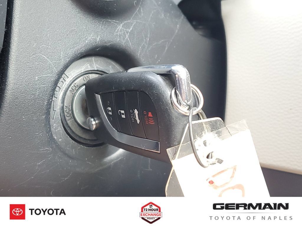 Used 2022 Toyota Corolla LE FWD image 33
