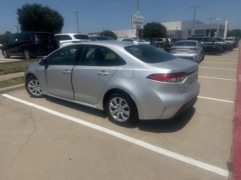 Used 2024 Toyota Corolla LE FWD image 5