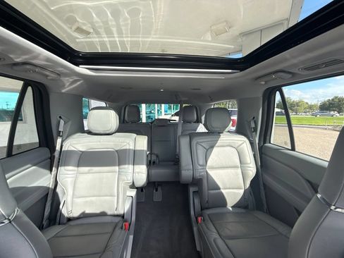 Used 2019 Lincoln Navigator Select w/ Technology Package AWD/4WD image 40